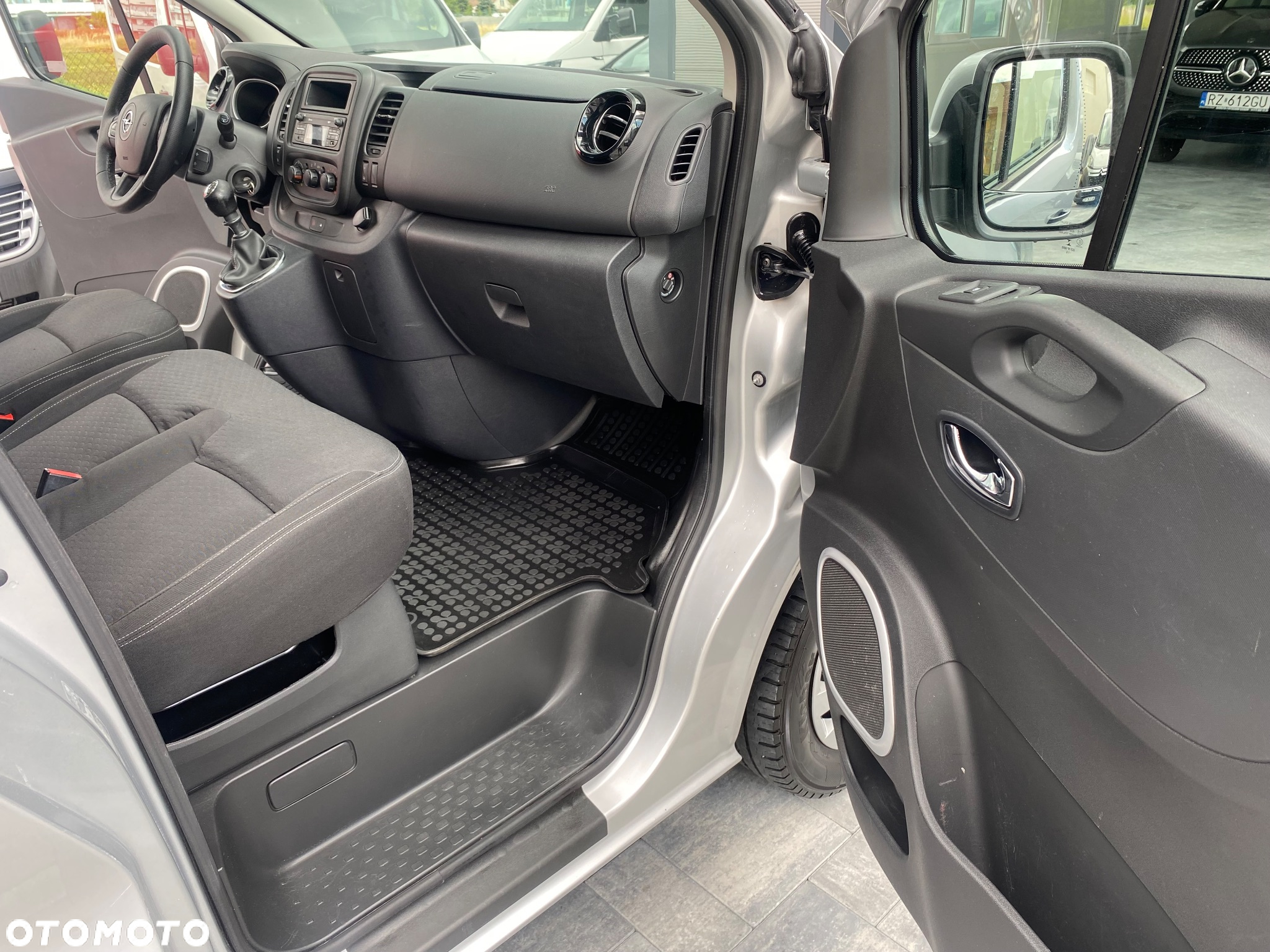 Opel Vivaro L2H1 2,9t Essentia Business - 20