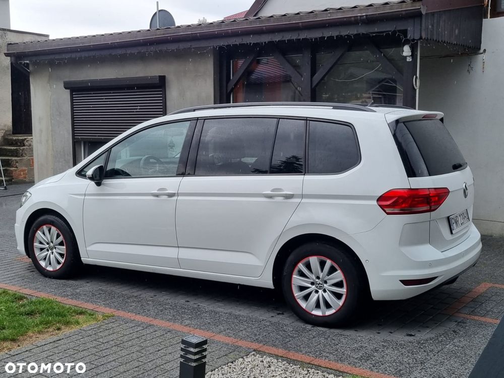 Volkswagen Touran - 4