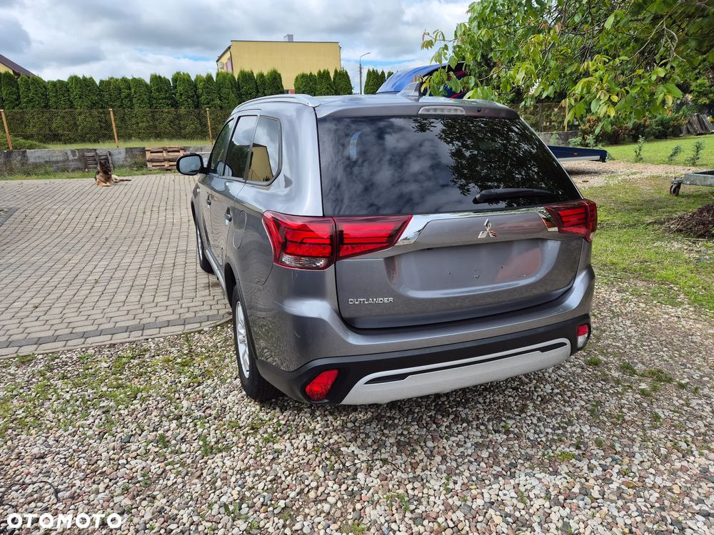 Mitsubishi Outlander - 4