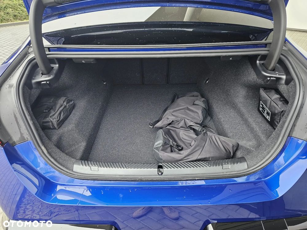BMW M5 PHEV - 8