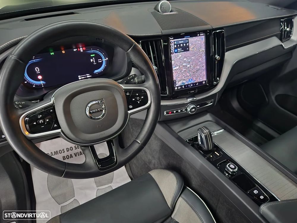 Volvo XC 60 2.0 T8 PHEV R-Design AWD - 8
