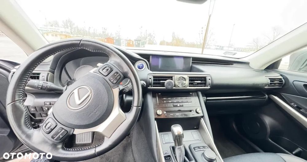 Lexus IS 300h Elegance - 6