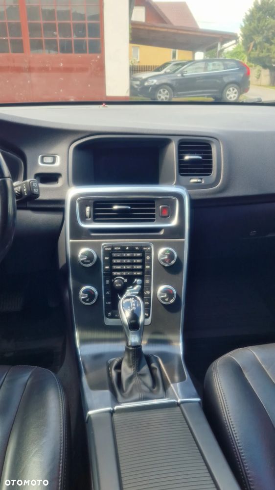 Volvo V60 T5 Drive-E Dynamic Edition (Momentum) - 11