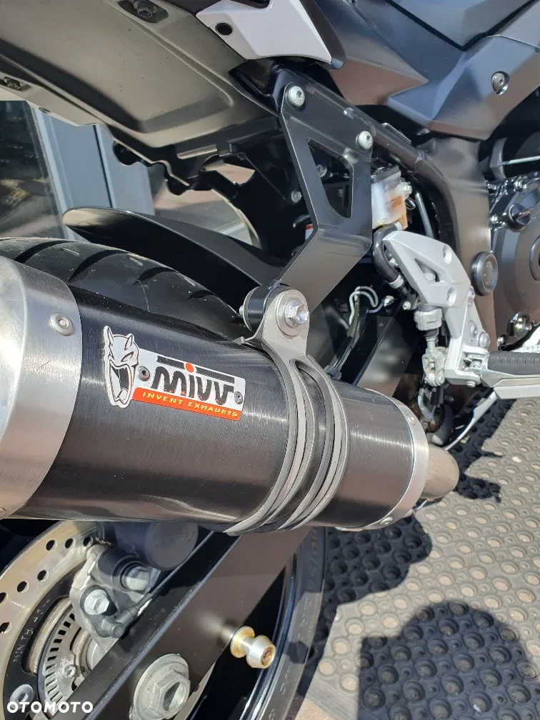 Suzuki GSR - 19