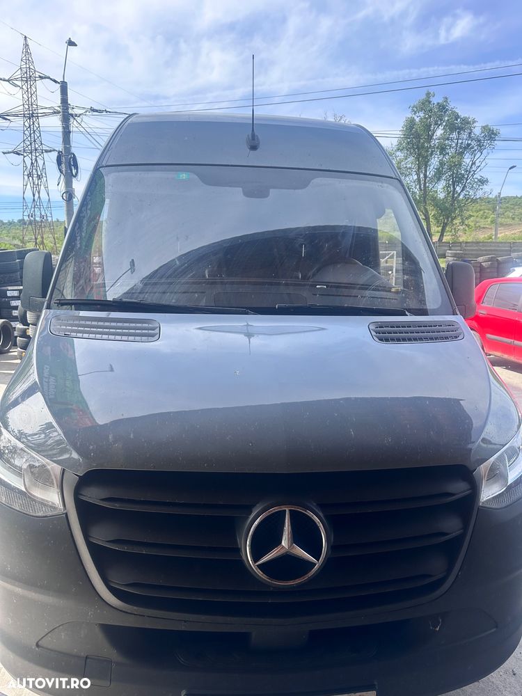 Mercedes-Benz Sprinter - 1