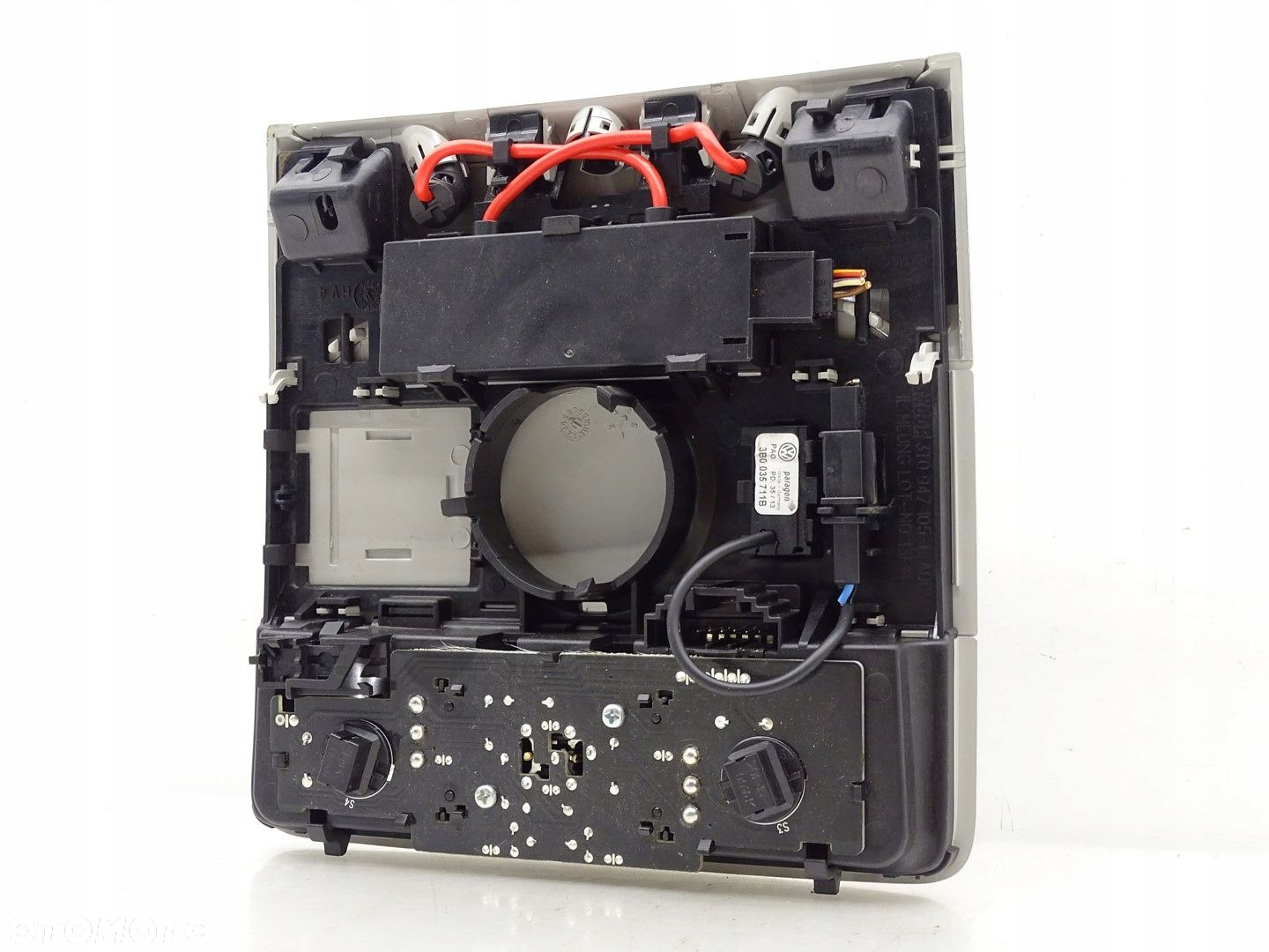 LAMPKA OŚWIETLENIA WNĘTRZA KABINY PODSUFITKI SKODA YETI I 5L 3T0947105B - 3