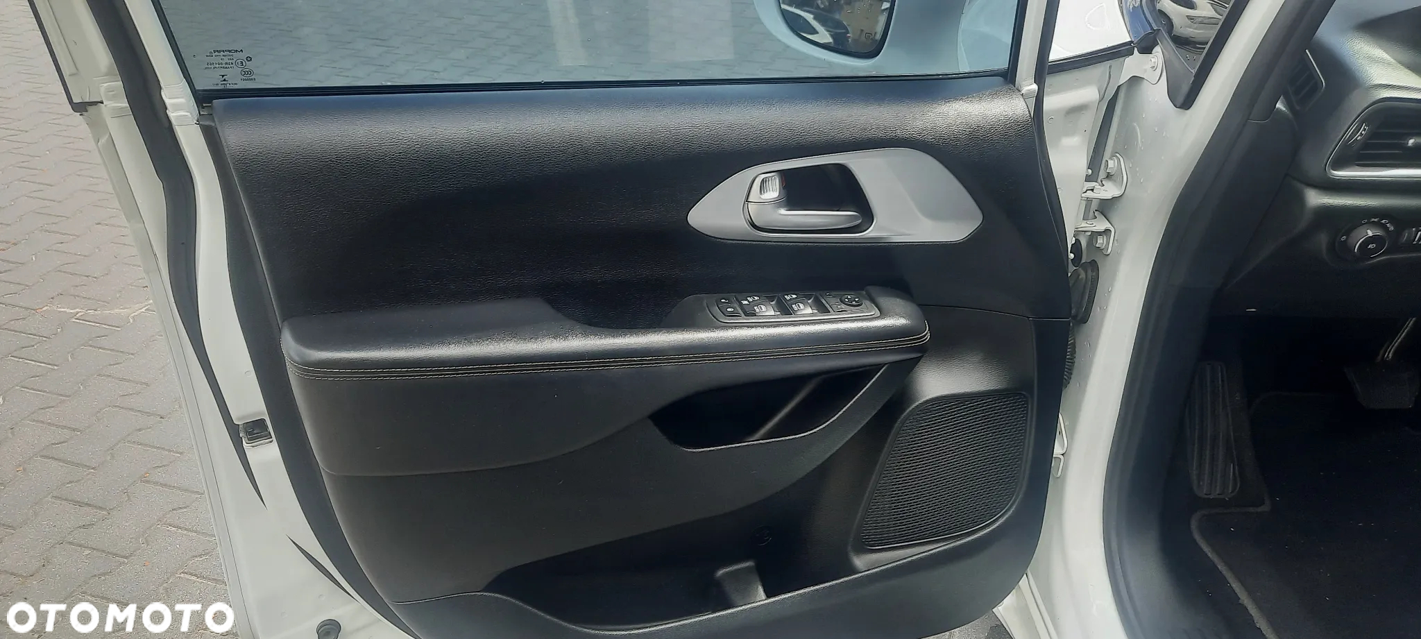 Chrysler Pacifica - 30