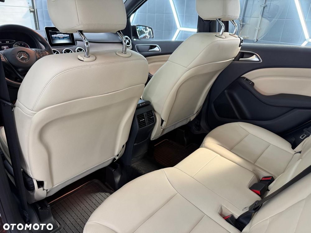 Mercedes-Benz Klasa B 180 7G-DCT AMG Line - 26