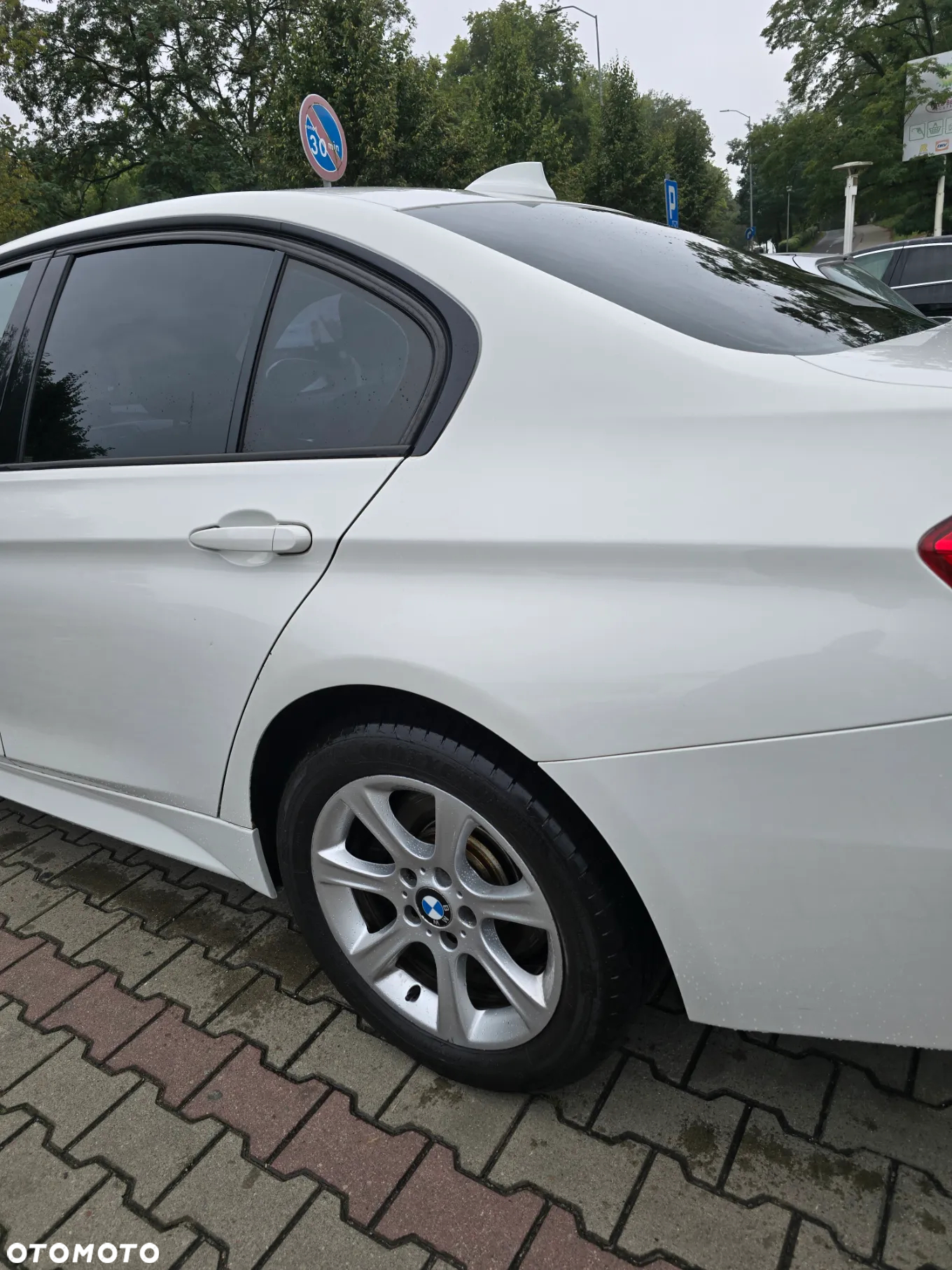 BMW Seria 3 328i xDrive - 14