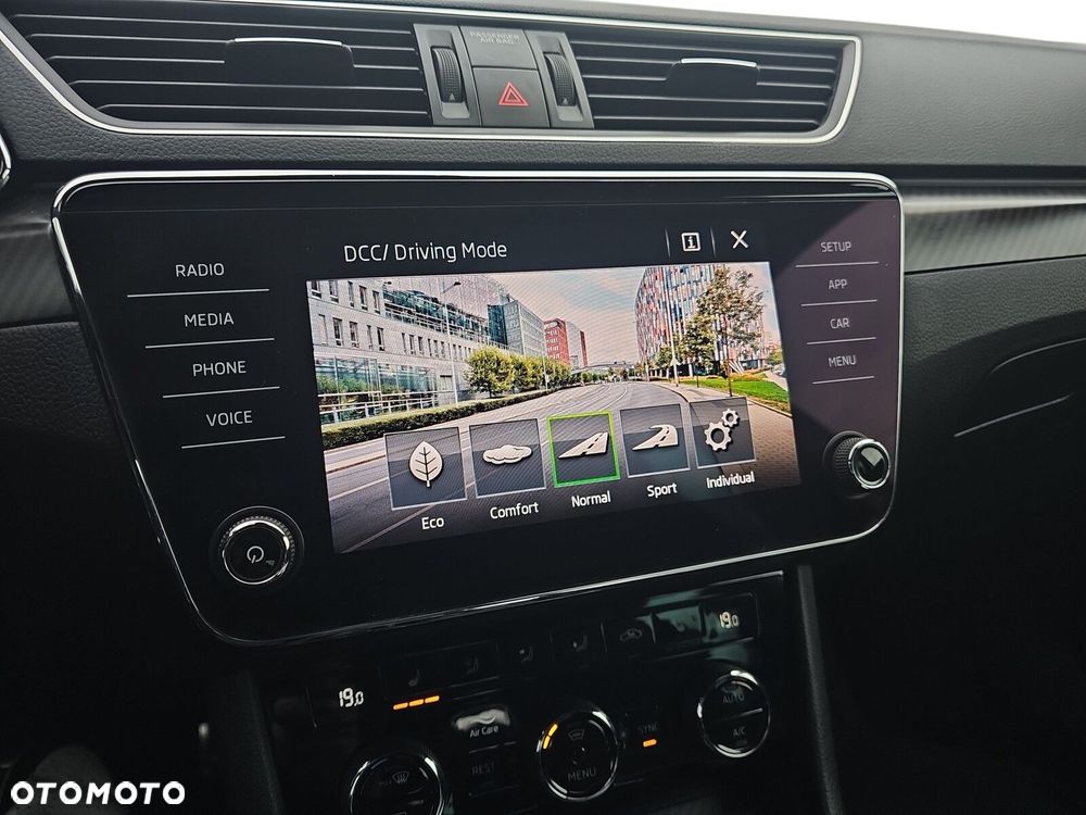 Skoda Superb 2.0 TDI SCR 4x4 Sportline DSG - 32