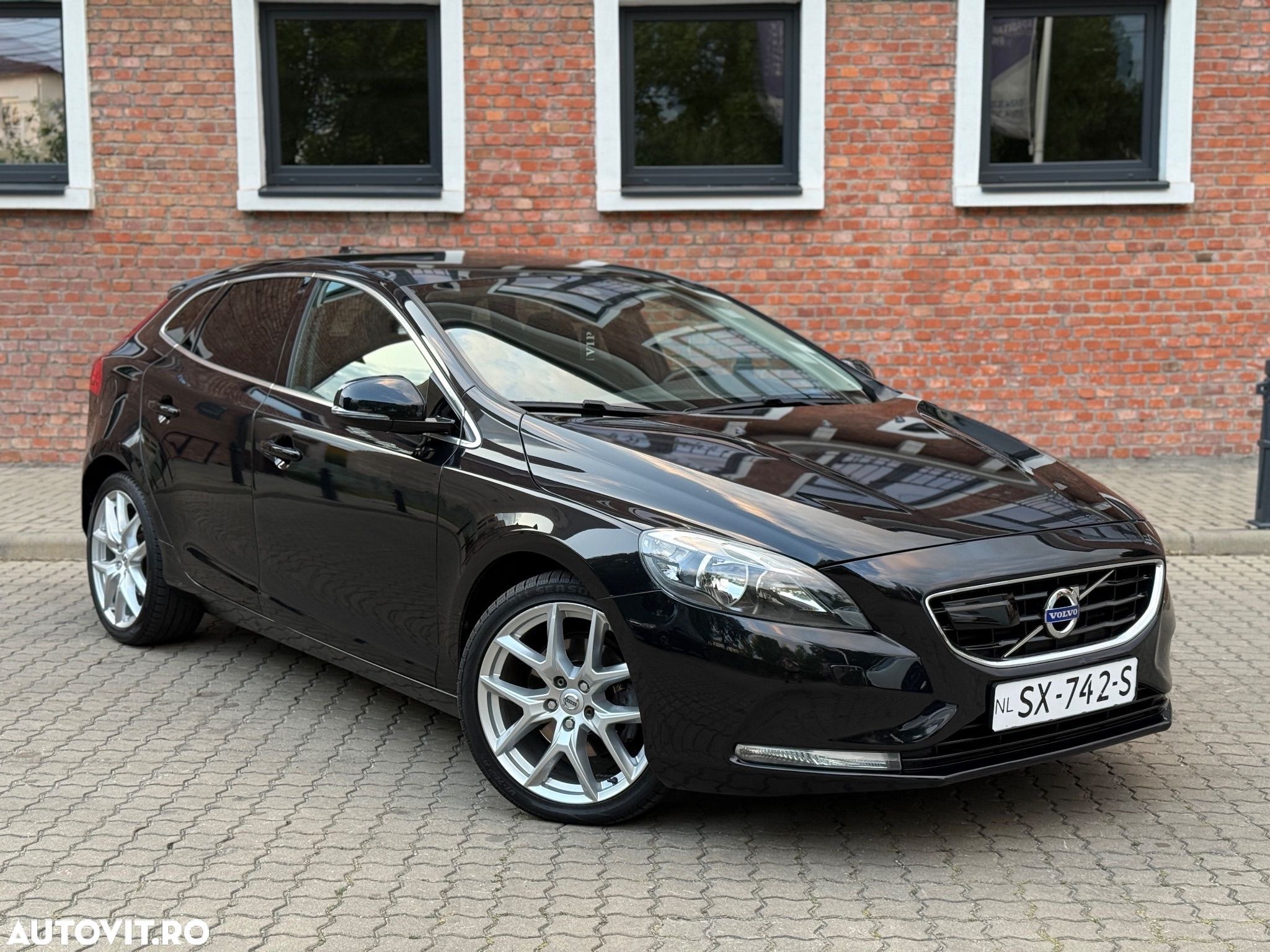 Volvo V40 D2 Aut. Summum - 1