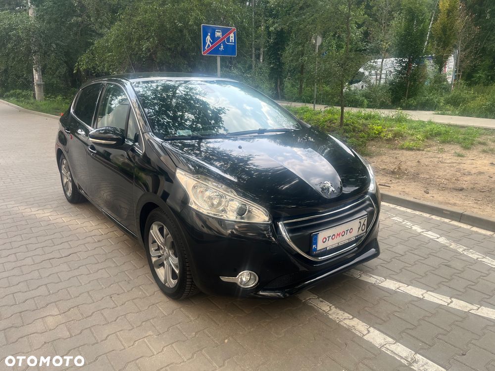 Peugeot 208 - 1
