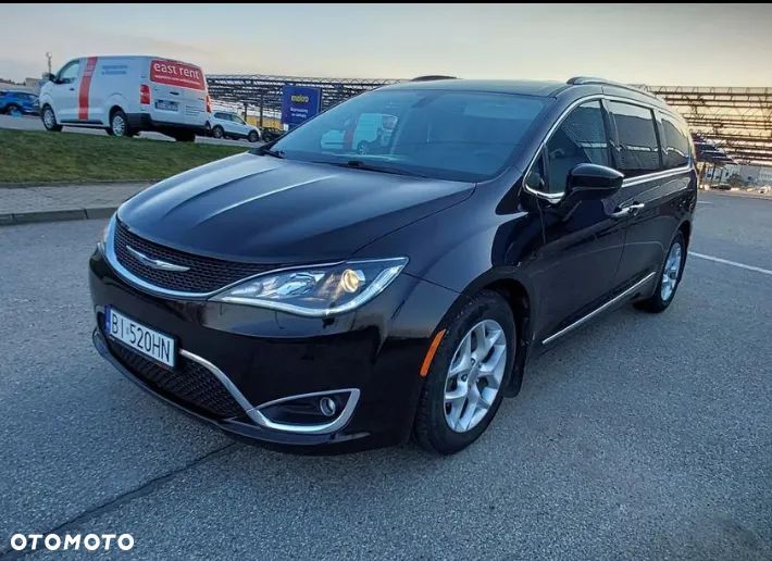 Chrysler Pacifica - 2