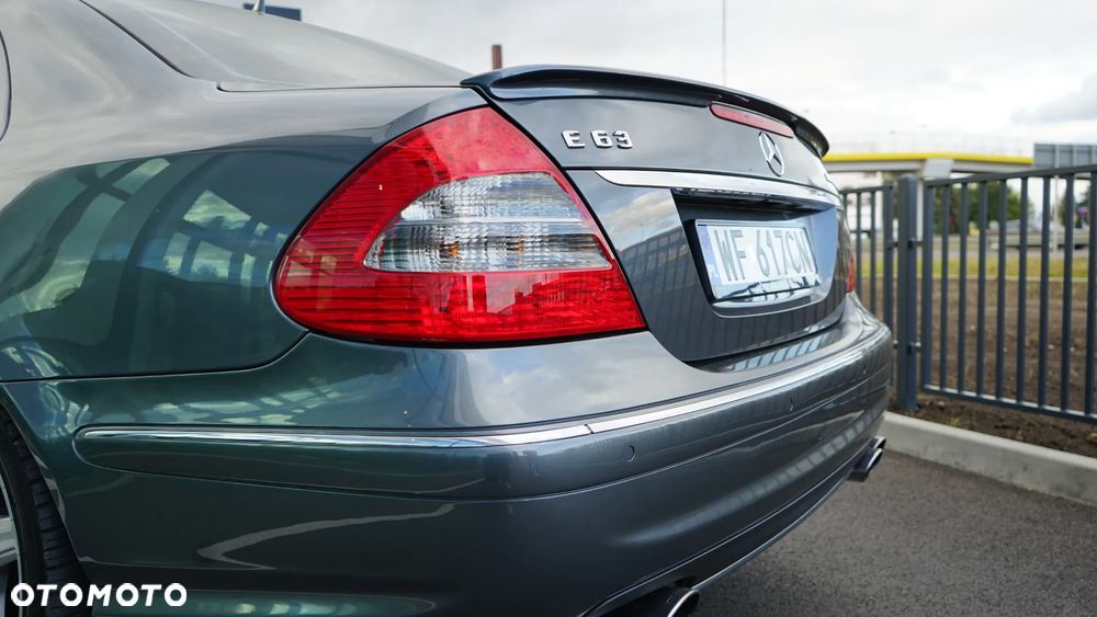 Mercedes-Benz Klasa E 63 AMG 7G-TRONIC - 12