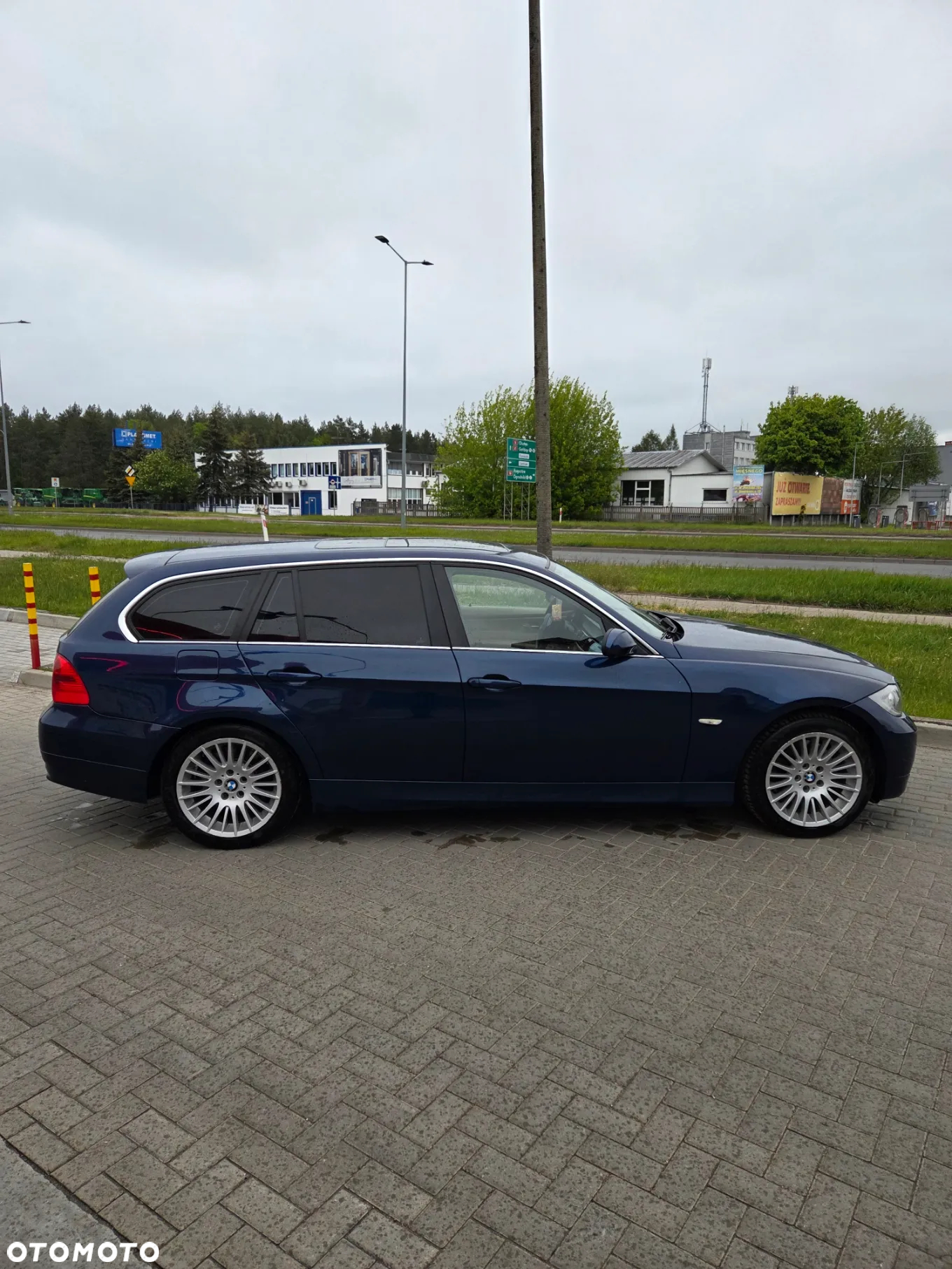 BMW Seria 3 325xi Touring - 18