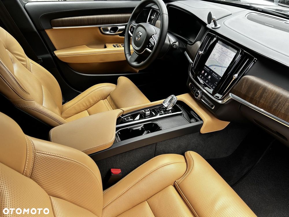 Volvo V90 Cross Country - 12