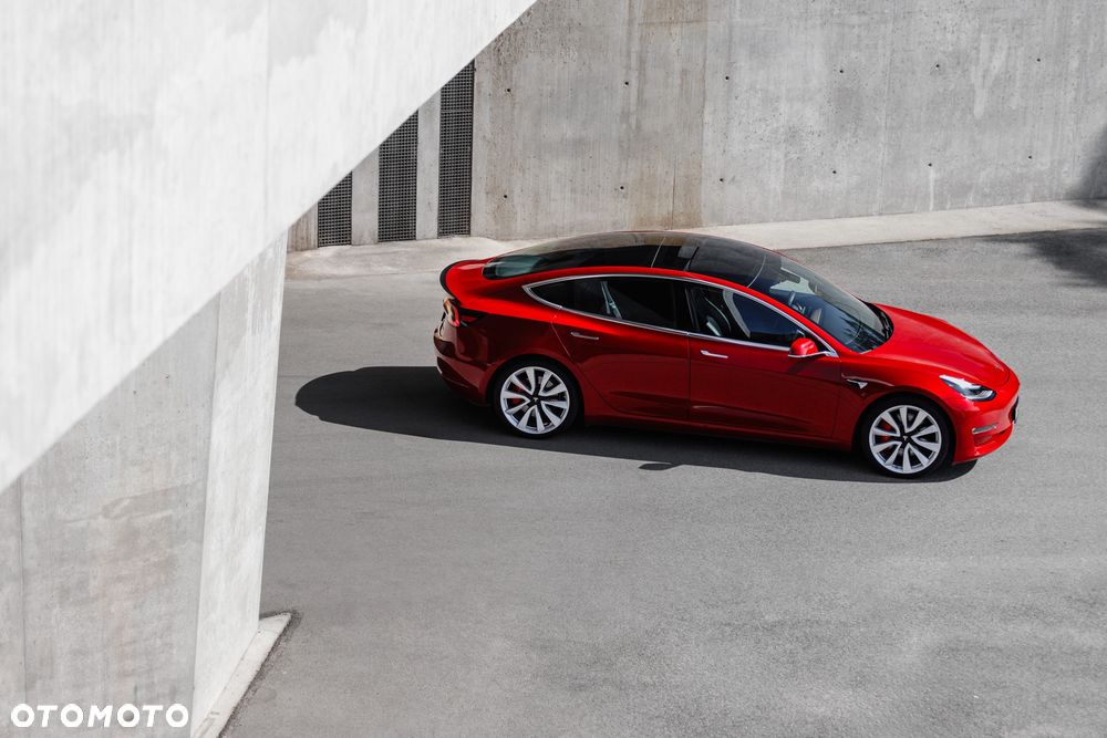Tesla Model 3 - 9