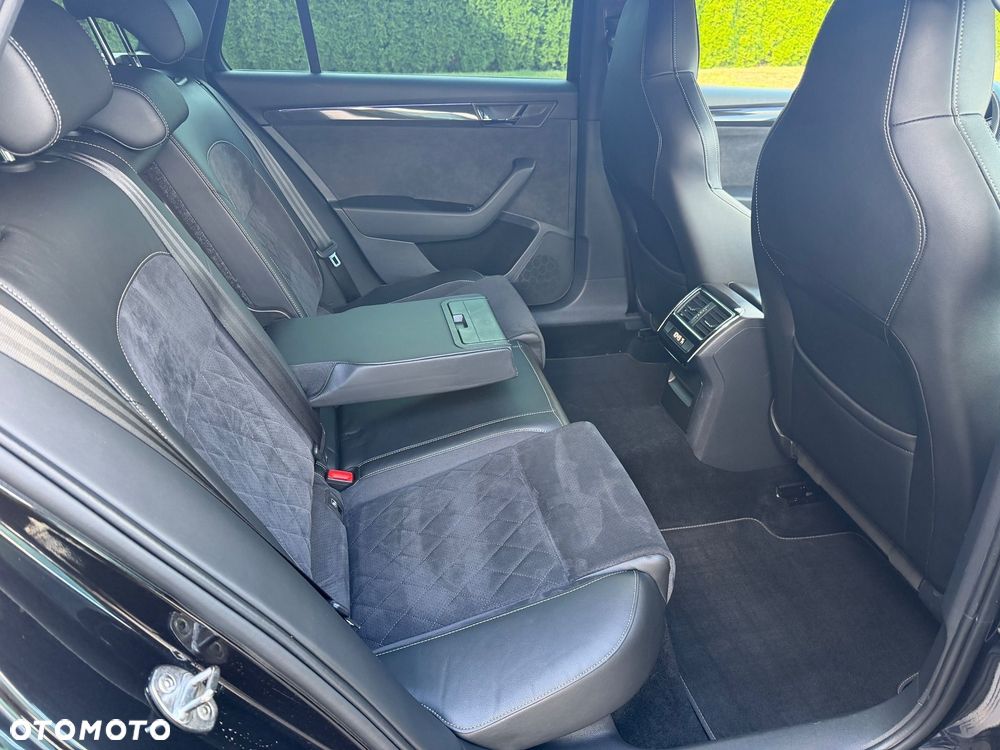 Skoda Superb 2.0 TDI DSG Sportline - 22