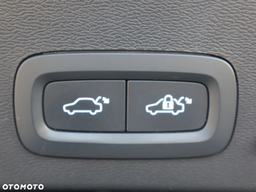 Volvo XC 40 B4 B AWD Momentum Pro - 18