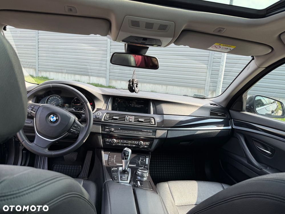 BMW Seria 5 520d xDrive - 13