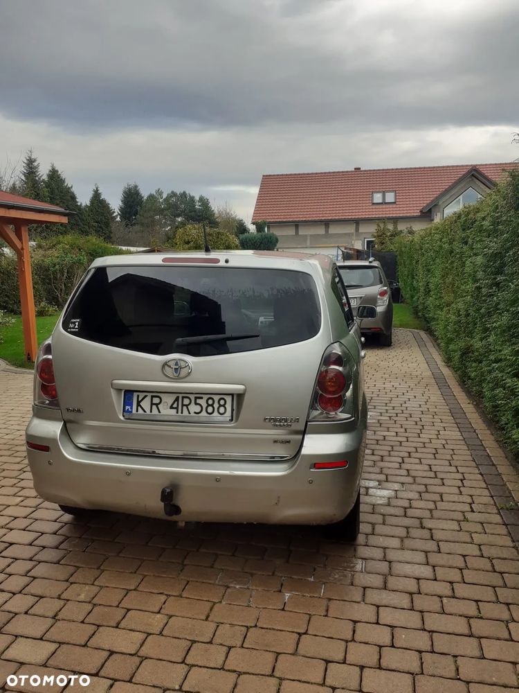 Toyota Corolla Verso 2.2 D-4D Gold - 5