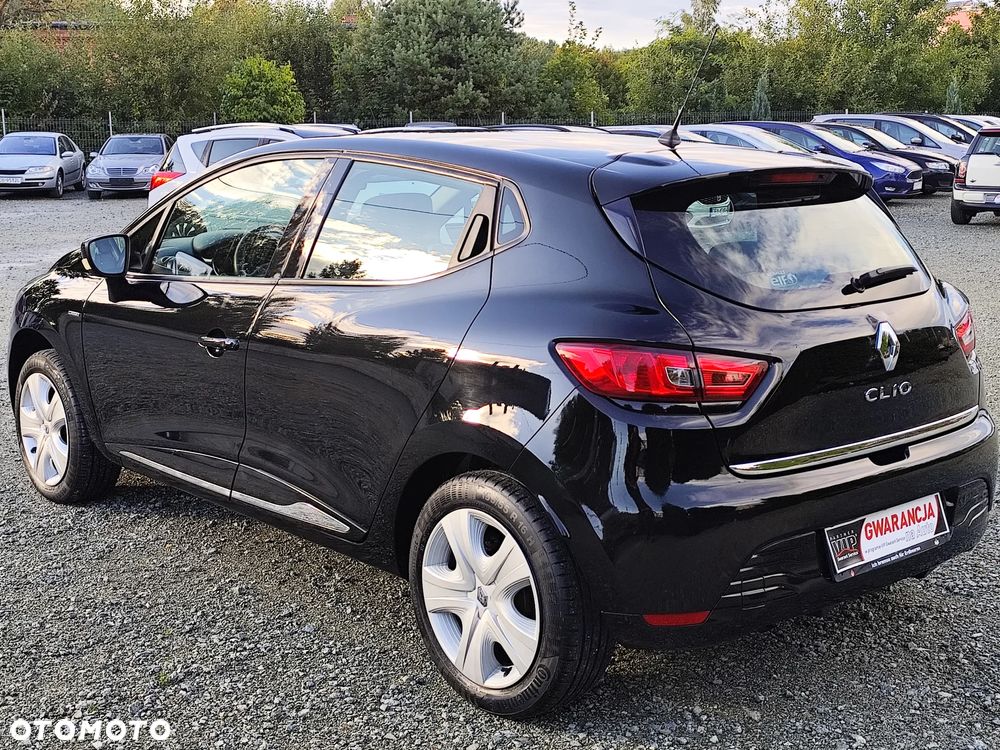 Renault Clio 1.2 16V 75 LIMITED - 8
