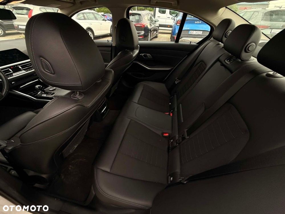 BMW Seria 3 - 16