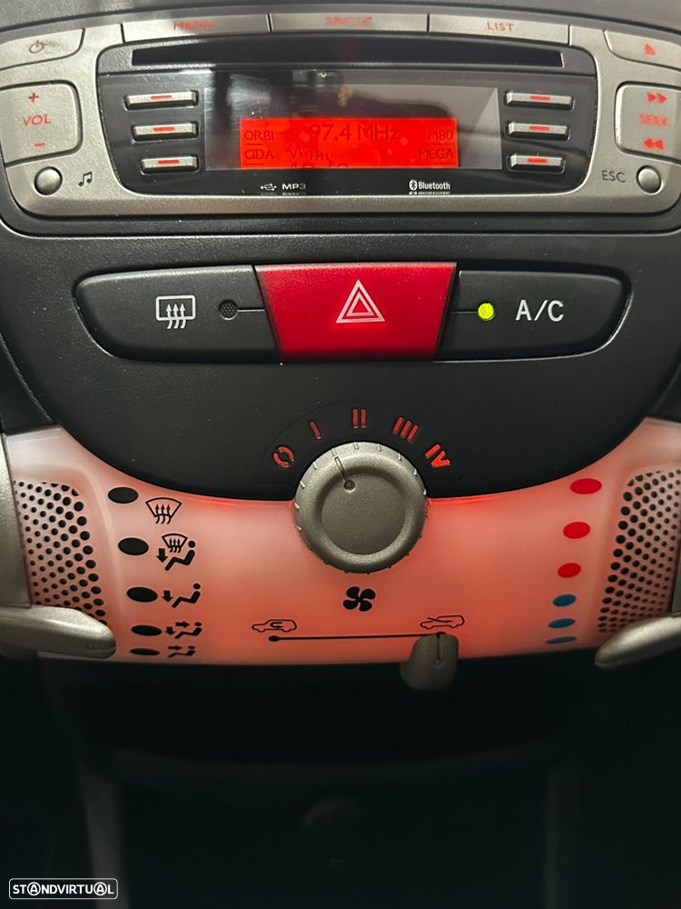 Peugeot 107 1.0 SE Envy - 6