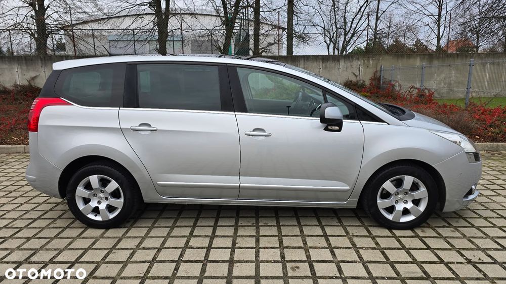 Peugeot 5008 - 8