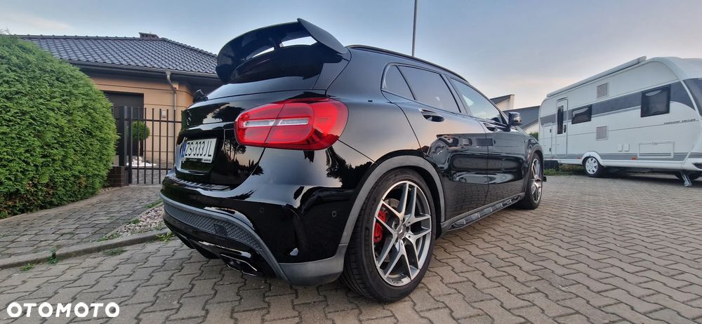 Mercedes-Benz GLA 45 AMG 4Matic 7G-DCT - 11
