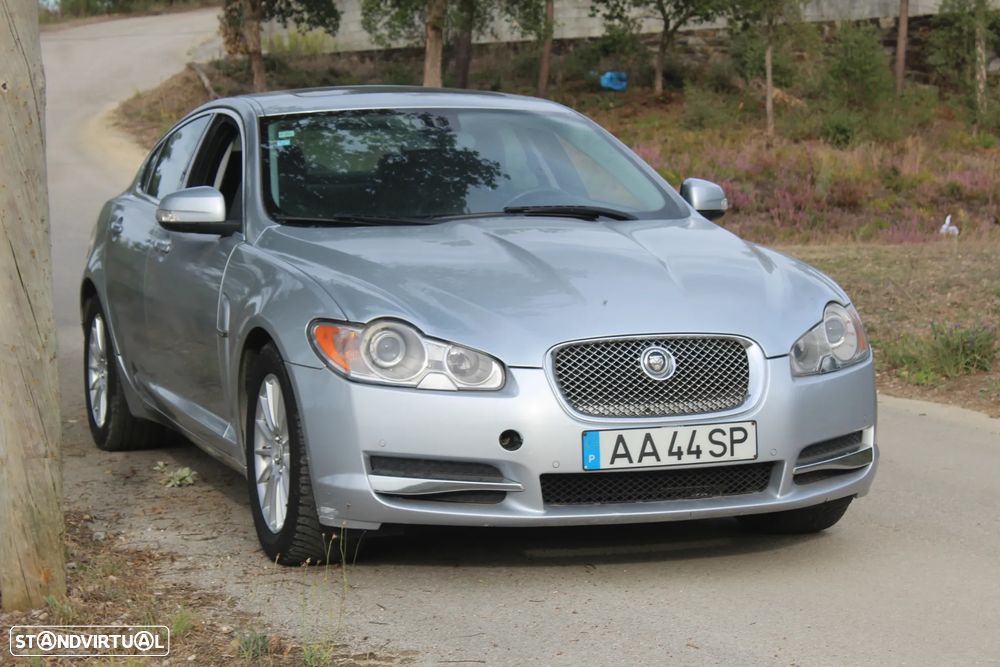 Jaguar XF 2.7 V6 Luxury — photo 2