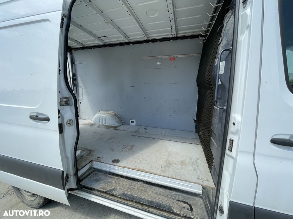 Mercedes-Benz SPRINTER - 13