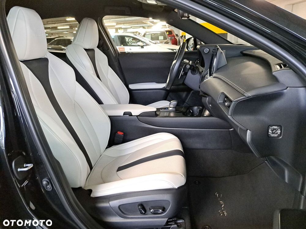 Lexus UX - 16