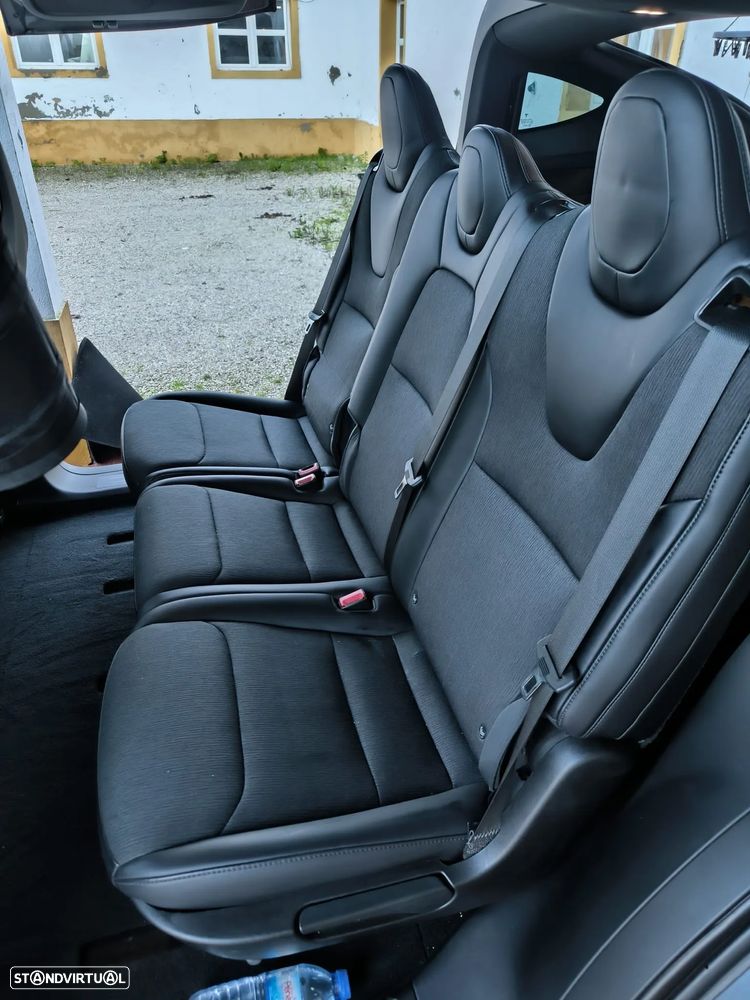 Tesla Model X 75D - 10