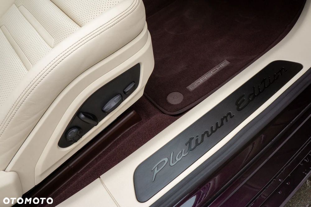 Porsche Panamera 4 Platinum Edition - 19