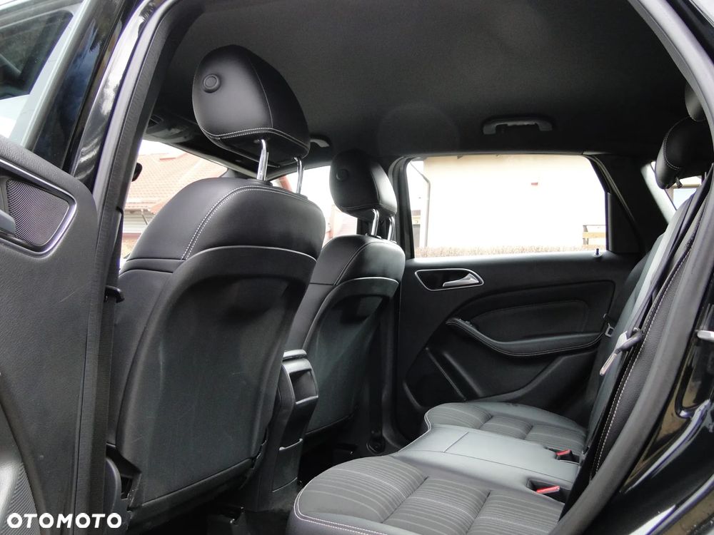 Mercedes-Benz Klasa B 180 UrbanStyle Edition - 14
