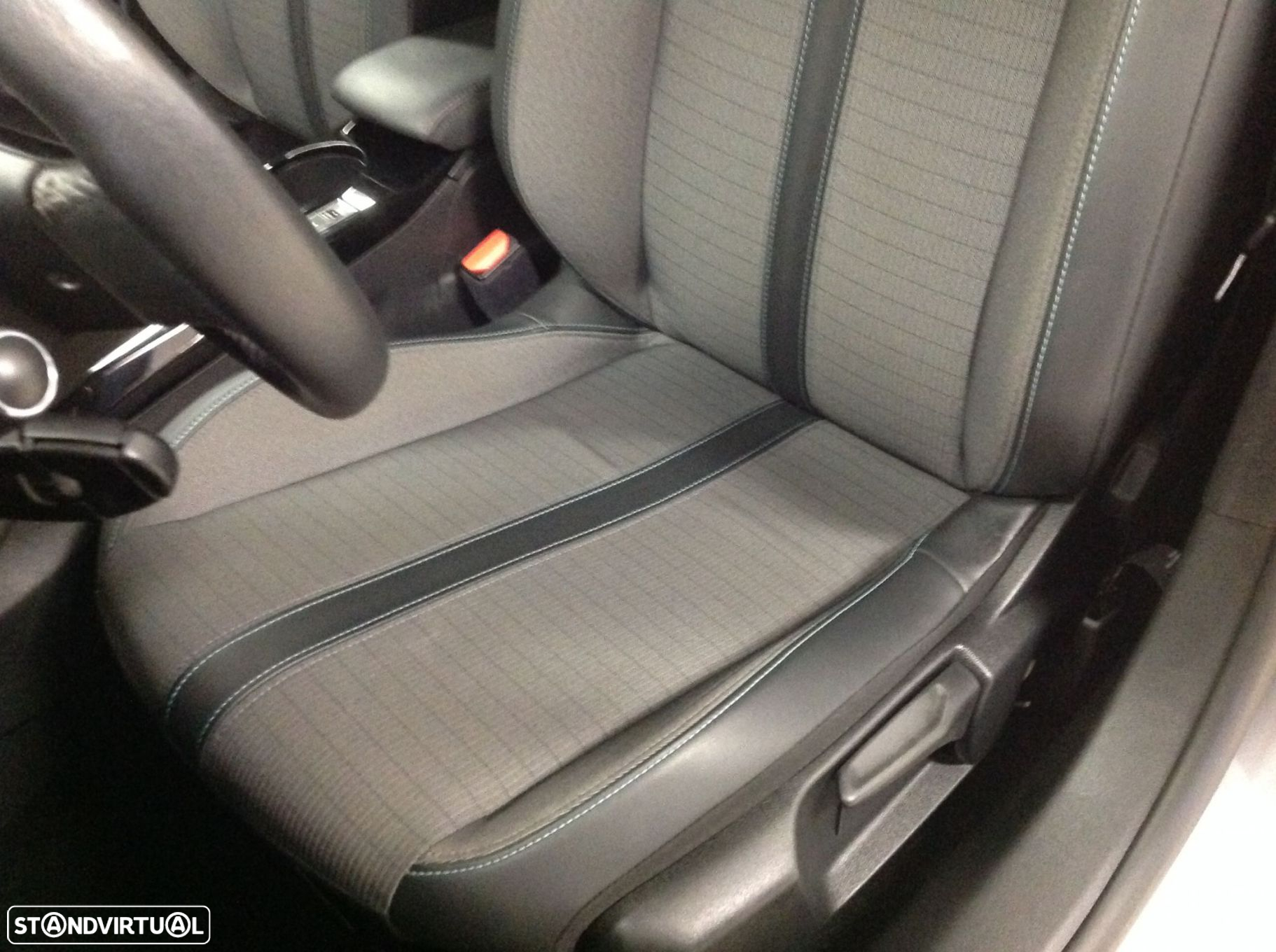 Peugeot 208 1.2 PureTech Allure - 39