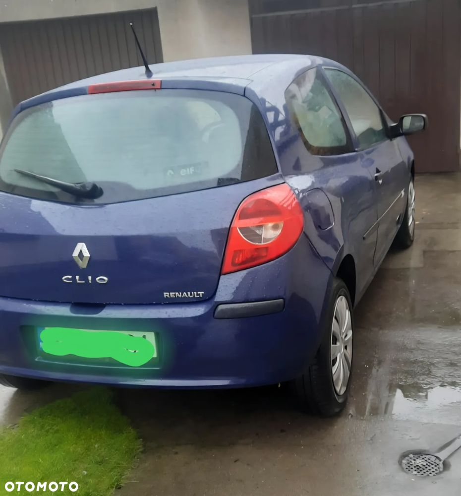 Renault Clio 2005 photo 2