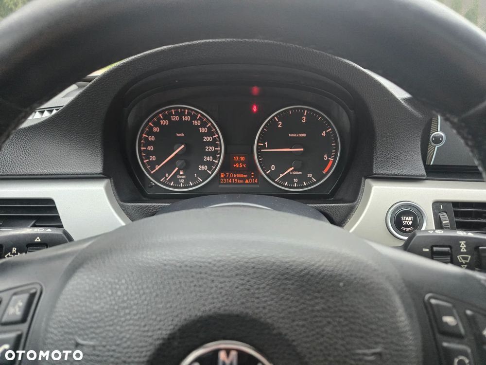 BMW Seria 3 320d xDrive DPF - 25