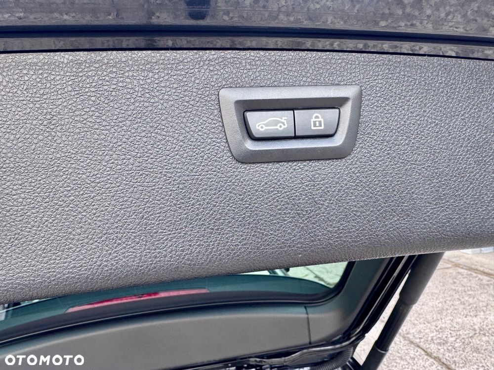 BMW Seria 3 340i xDrive M Sport Shadow - 22