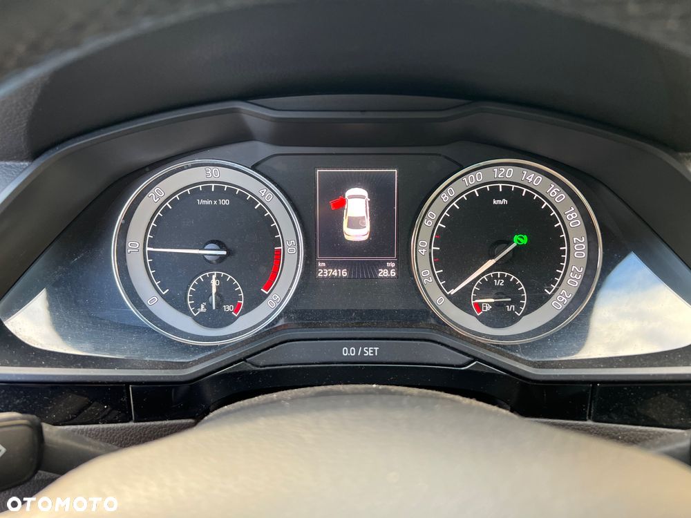 Skoda Superb 2.0 TDI DSG L&K - 17