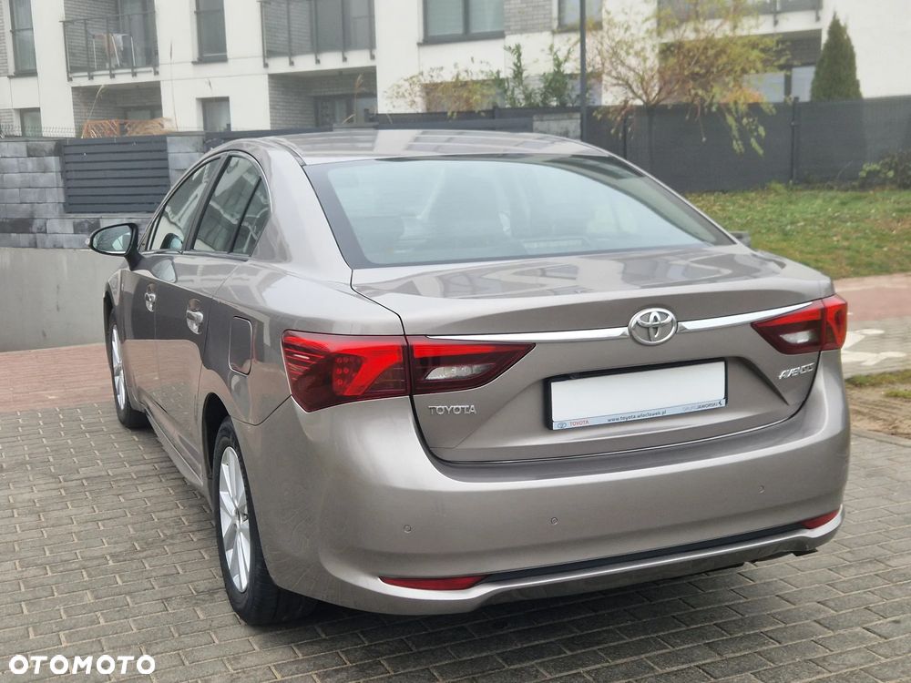 Toyota Avensis 1.6 Premium - 5