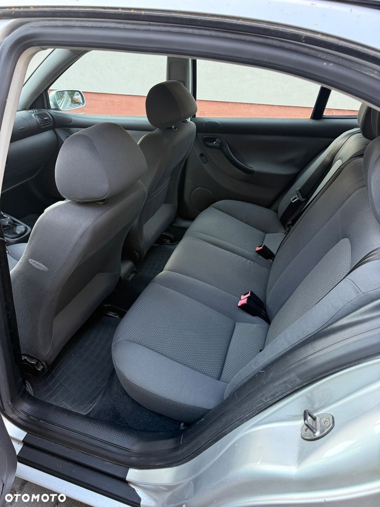 Seat Leon 1.6 Signo - 16