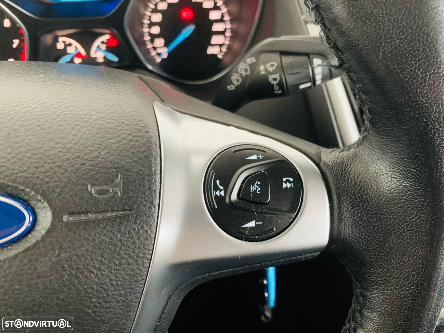 Ford Focus 1.0 EcoBoost S&S TITANIUM - 12