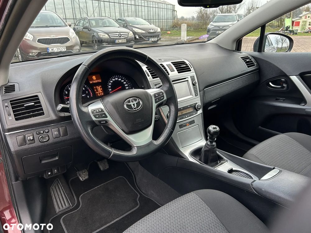 Toyota Avensis 1.8 Sol NAVI - 30