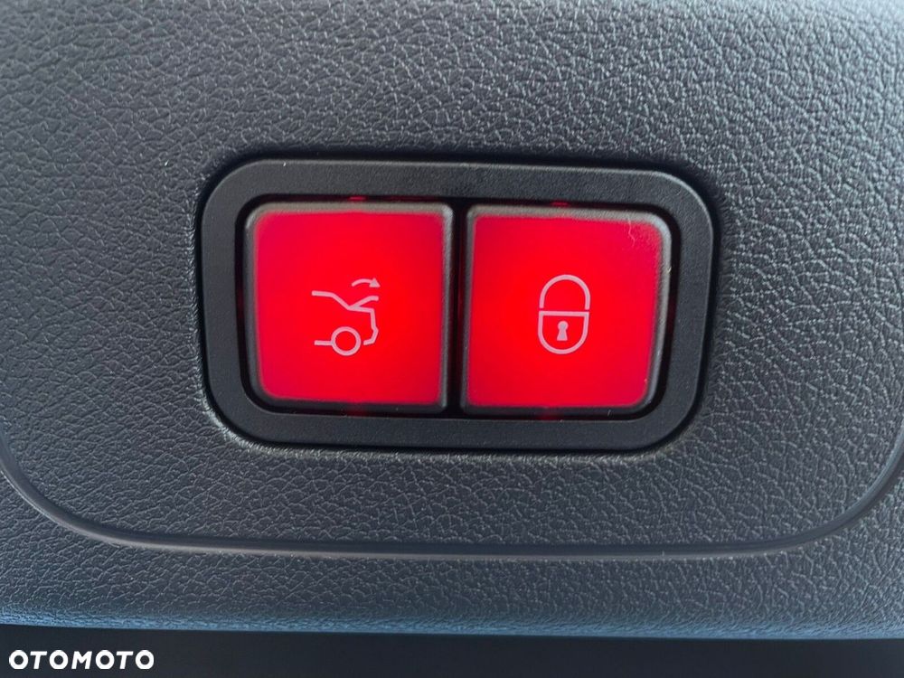 Mercedes-Benz CLA - 17