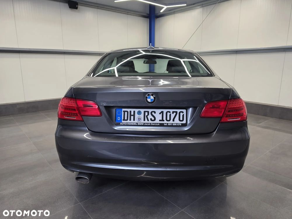BMW Seria 3 320d Edition Exclusive - 10