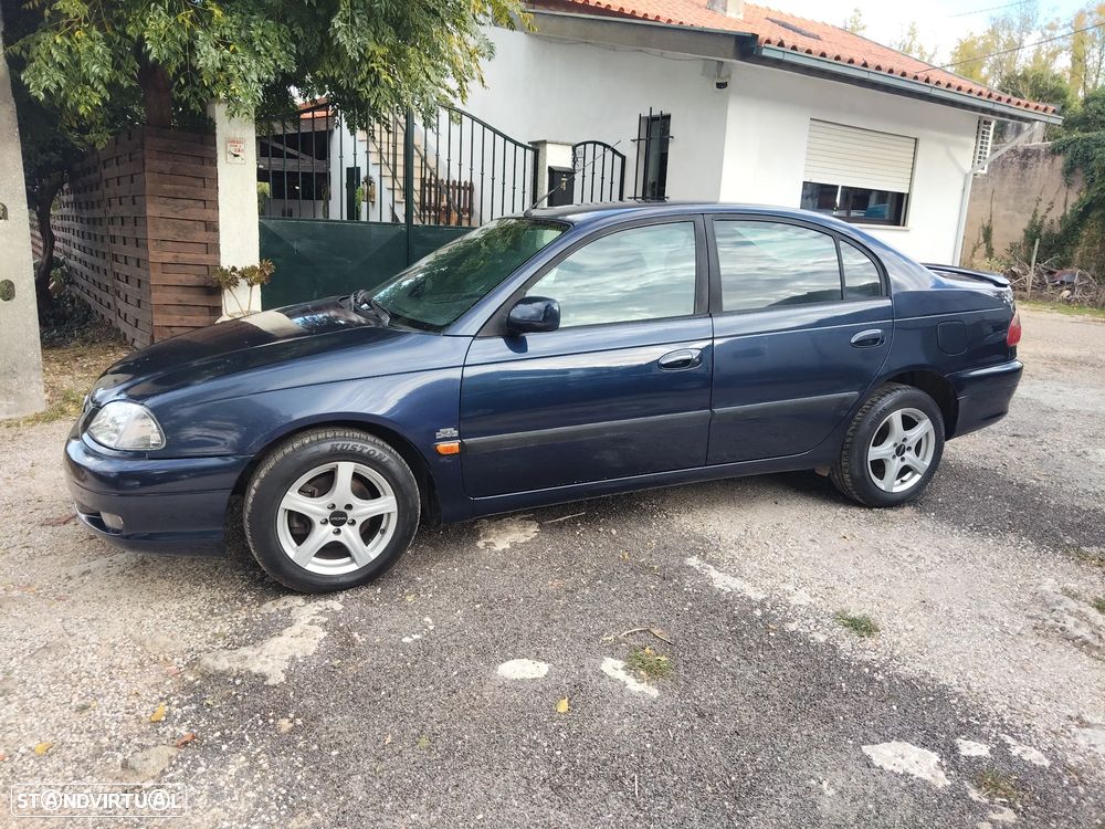 Toyota Avensis S/D 2.0 D4D Sol EC - 5