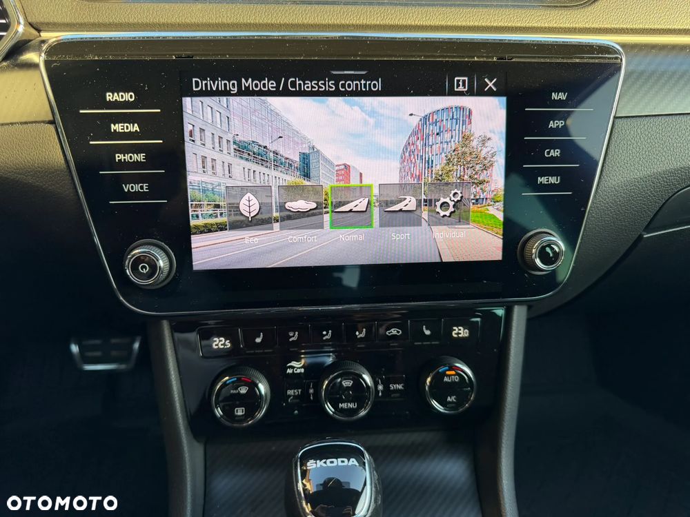 Skoda Superb 2.0 TDI SCR Sportline DSG - 15
