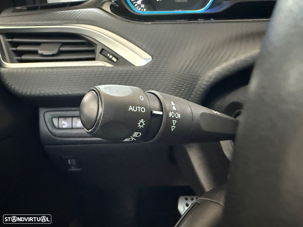 Peugeot 208 1.2 PureTech Allure EAT6 - 23